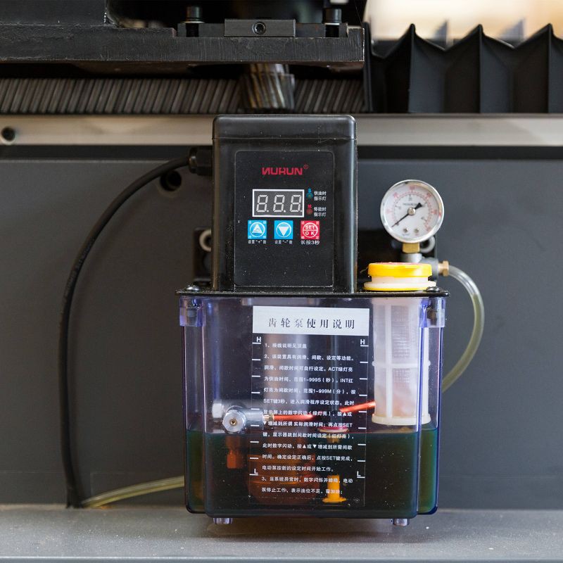 Auto oil lubrication system Auto oil lubrication system